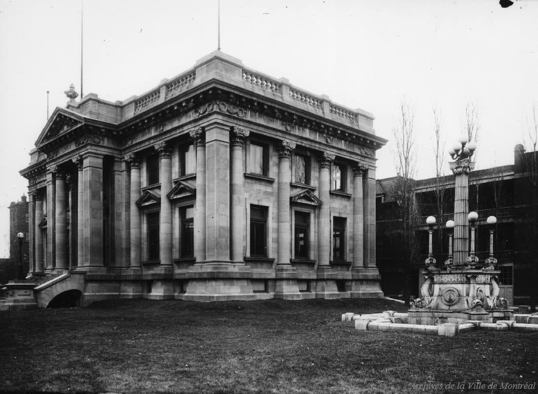 Black-and-white photograph showing the Radium Institute.
