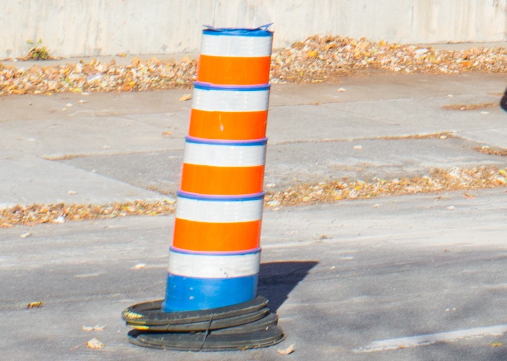 Photo d'un cône orange.